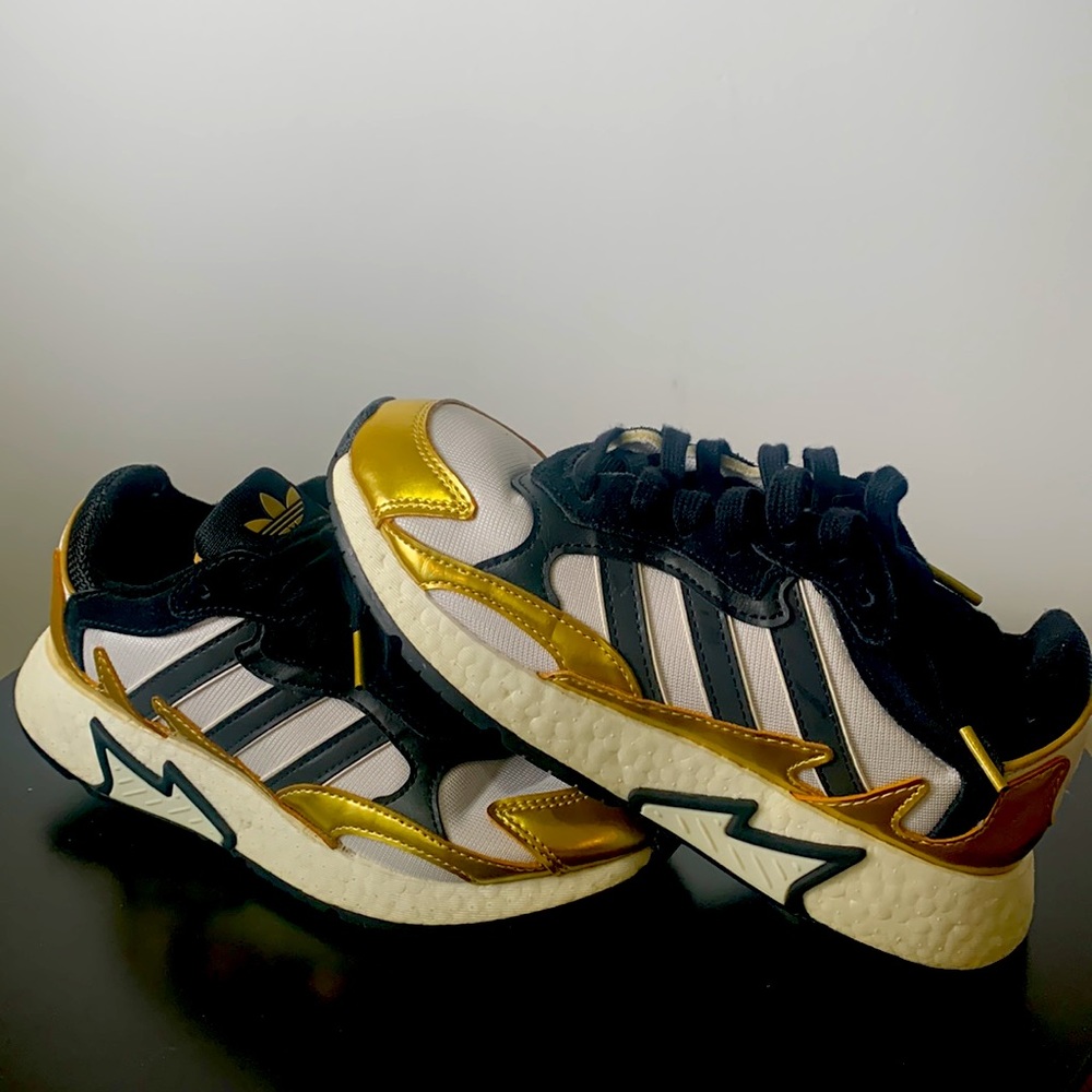 BRAND NEW Adidas Tresc Run 'Black Metallic Gold'
